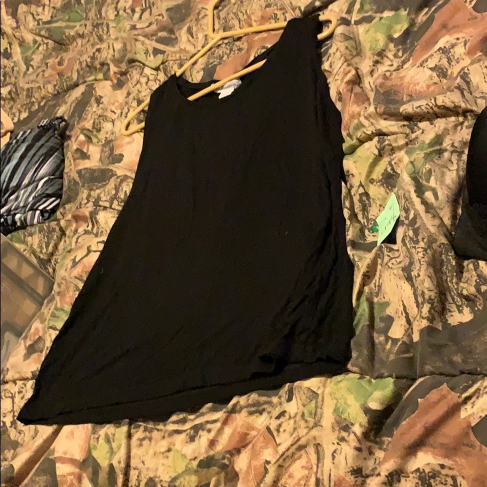 Black tank top large